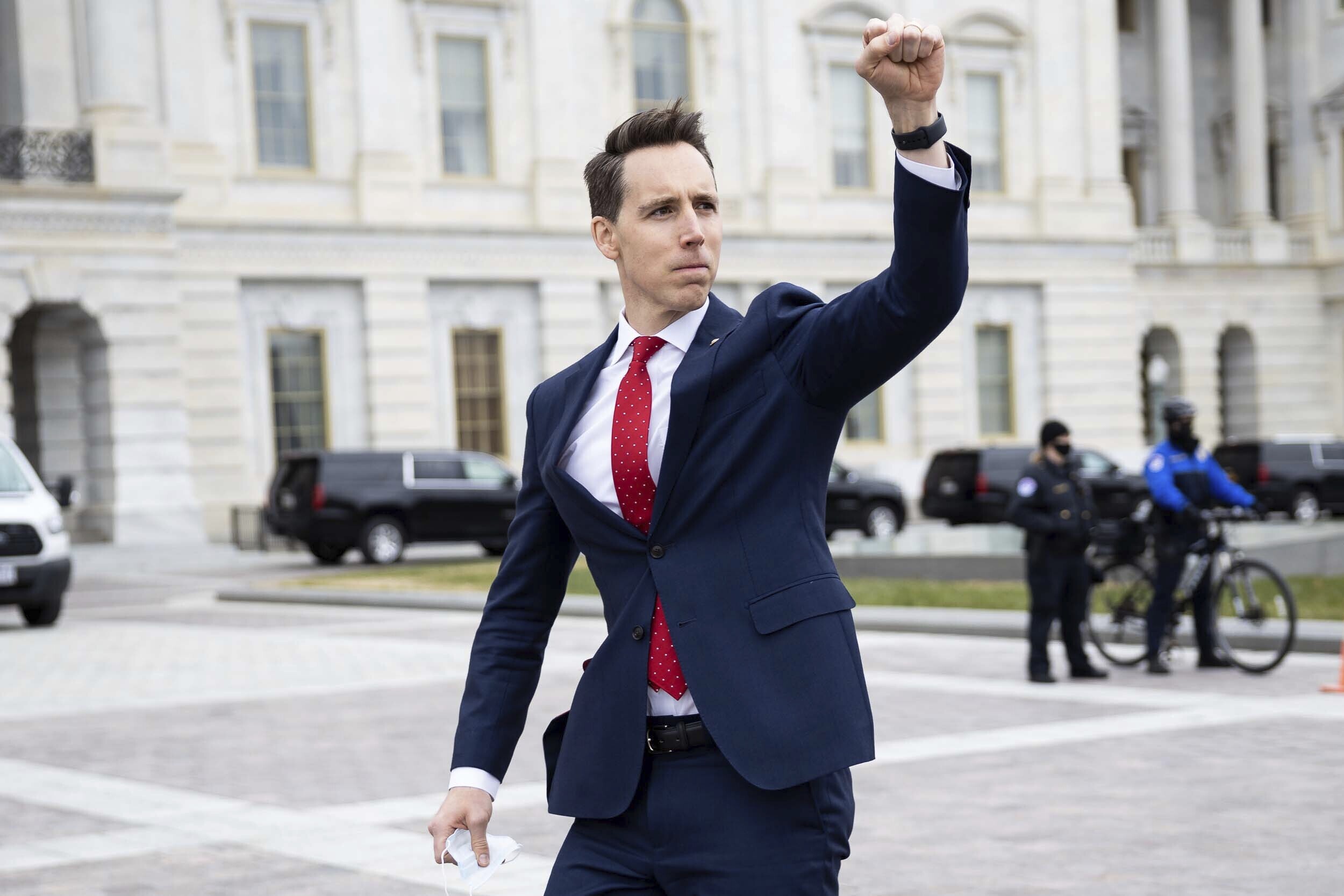 What Did Josh Hawley’s Jan. 6 Fist Pump Really Mean? We Asked the Photographer Who Got the Shot.